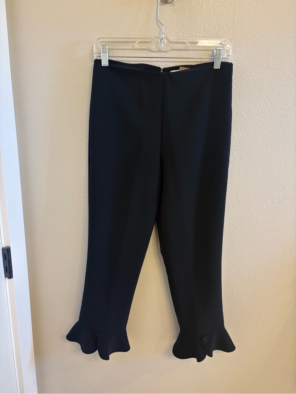 Alice + Olivia Ruffle Hem Cropped Pants